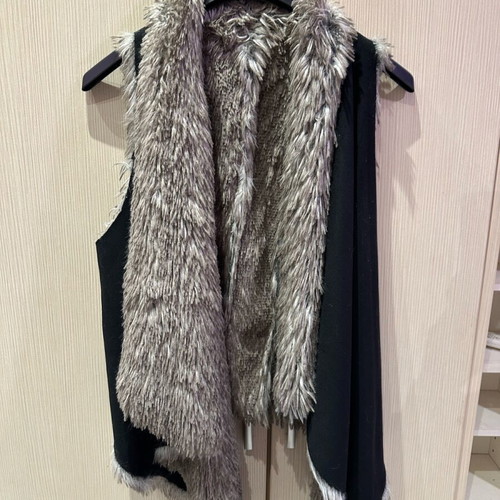Bsb sleeveless fur vest like new, size small, black