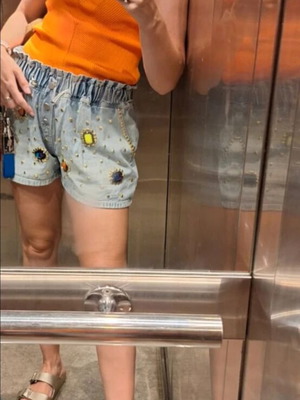 High-waisted denim shorts with beads like new, blue