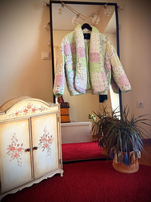 Floral patchwork outerwear like new, one size, multicolor