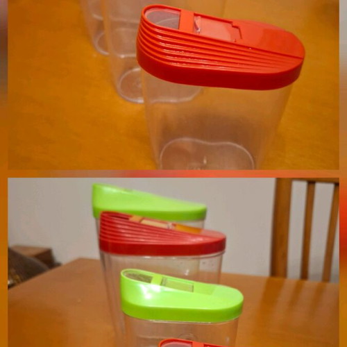 Set of 8 food storage containers like new