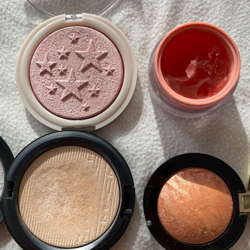 Set of highlighters, blush and primer Mac, Huda Beauty, Milani, Mua used