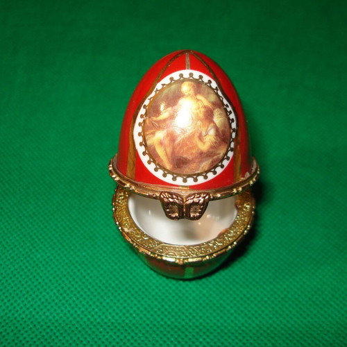 Porcelain decorative egg like new