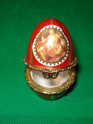 Porcelain decorative egg like new