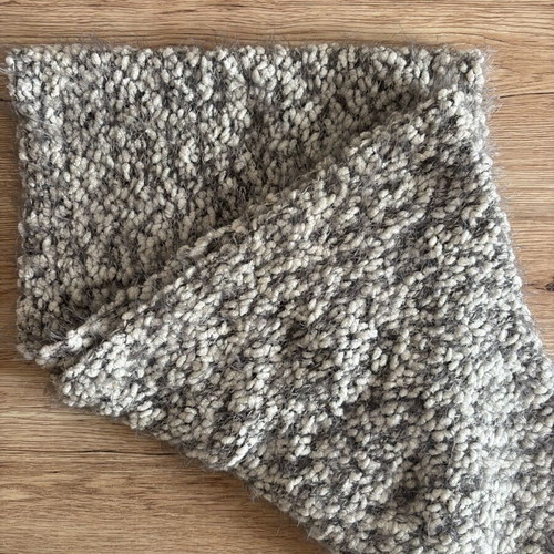 Zara neck scarf like new, white and gray