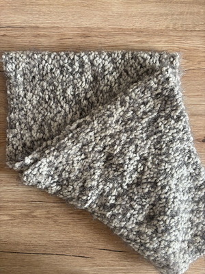 Zara neck scarf like new, white and gray