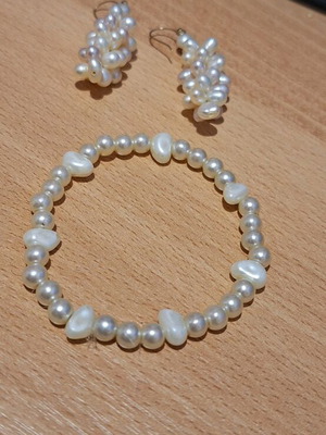 Pearl bracelet and earrings set new, white