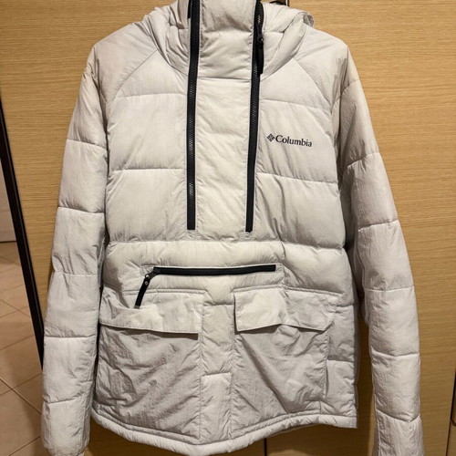 Columbia jacket like new, white with special inner lining for ski use