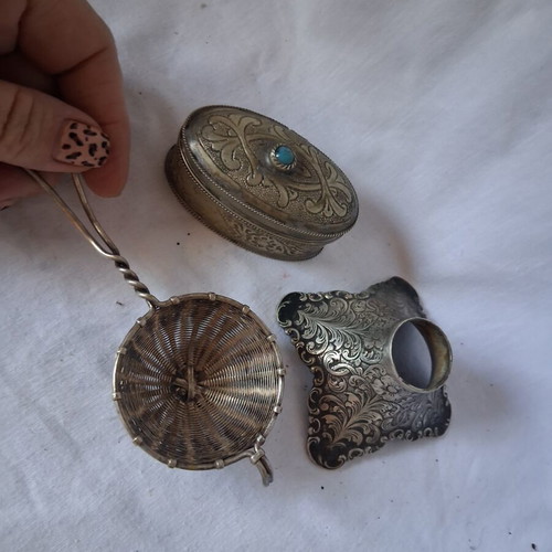 Set of 3 vintage metal decorative items like new