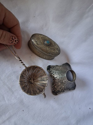 Set of 3 vintage metal decorative items like new