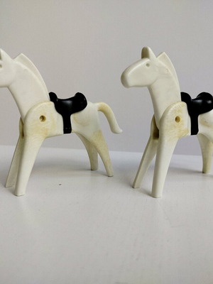 Playmobil Lyra 1974 horses used, set of two