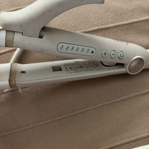 Izzy hair straightener and curler used