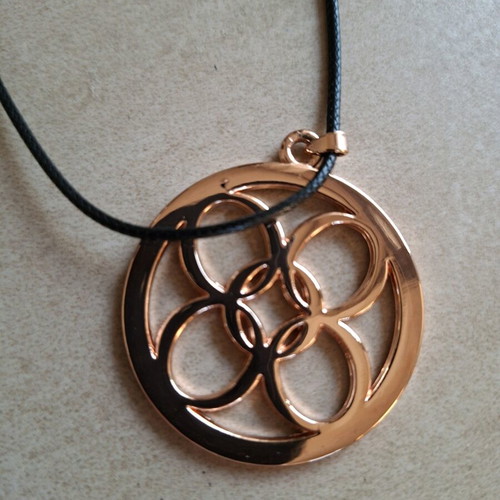 Pendant rose gold new with cord