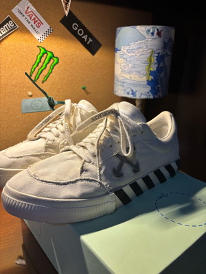 Off White low vulcanized sneakers used, size 44, white