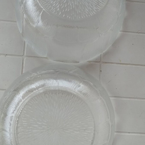 Set of 2 glass embossed salad bowls like new