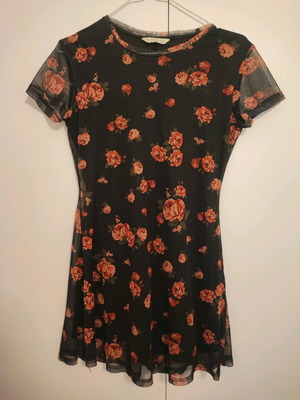 Stradivarius mini dress with flowers Medium like new, black and red