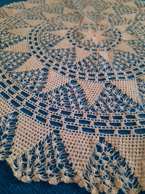 Round handmade vintage crochet like new, white, 46 cm diameter