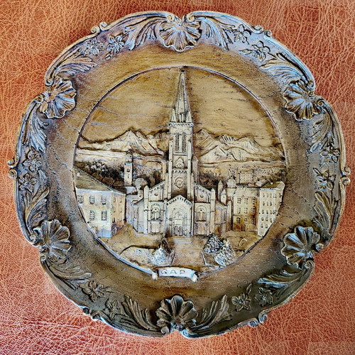 3 x Collector's wall plates - Vintage wood carving.
