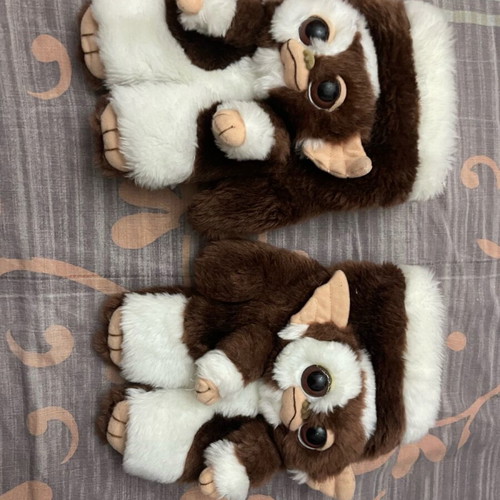 Warner Bros Gremlins Gizmo gloves like new, brown