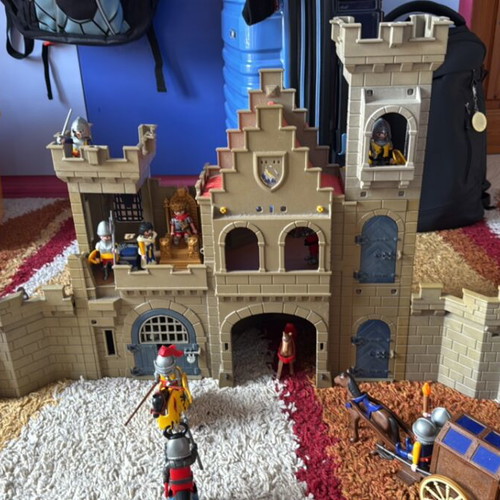 Playmobil μεγάλο σετ κάστρο ιπποτών μεταχειρισμένο με φιγούρες και άλογα