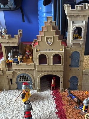 Playmobil μεγάλο σετ κάστρο ιπποτών μεταχειρισμένο με φιγούρες και άλογα