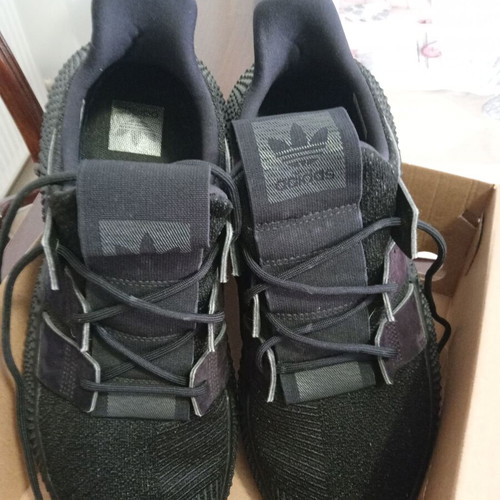 Athletic shoes like new, black, size 45.5