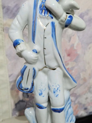 Porcelain figures old in excellent condition