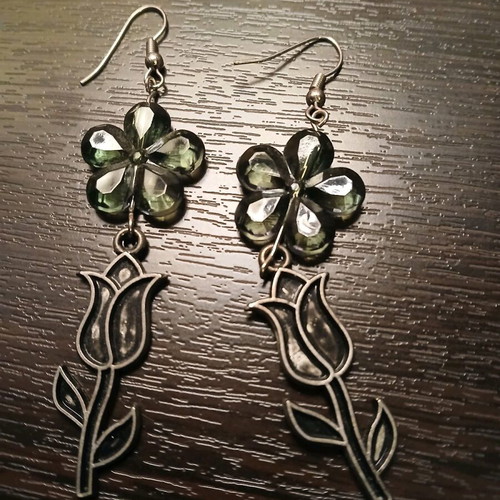 Handmade earrings with green flower bead and metal tulip new