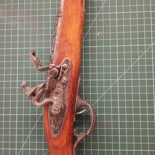 Koumpoura pistol like new, wood and metal