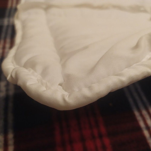 White mattress protector 2.0x1.5 meters, thick and soft with elastic bands