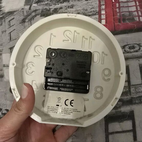 Analog tabletop clock like new