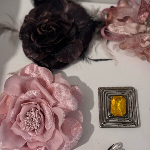 Vintage pins pack of 11 from 1980 to 2000