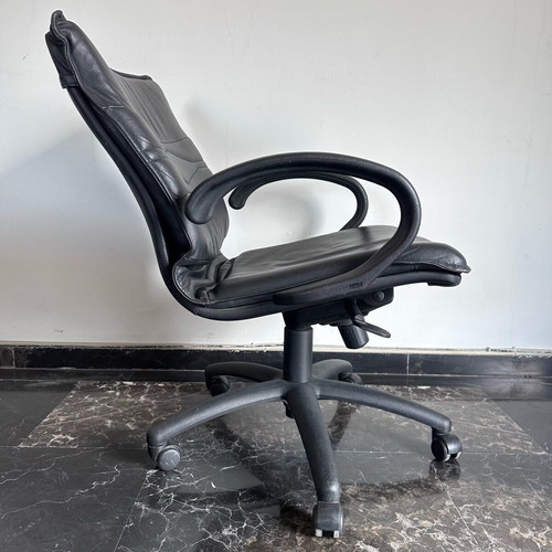 Office executive chair used, PU leather, ergonomic design