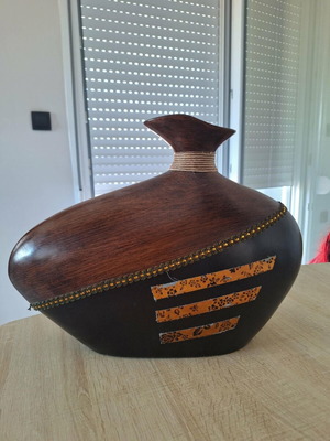 Vintage Large Vase in Like New Condition