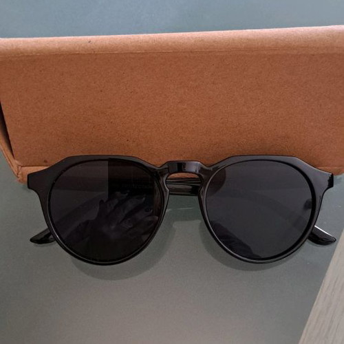 Black sunglasses like new