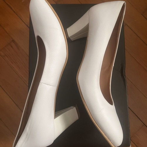 Leather white pumps like new, size 39, Greek craftsmanship