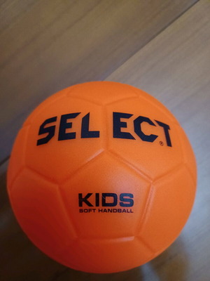 Select Micro (00) handball like new