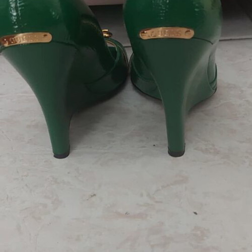 Guess green leather peep toe platform heels size 39 like new