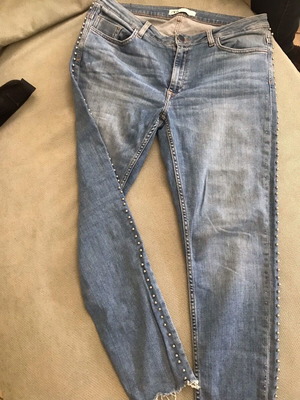 Zara women's blue jeans size 42 with metal studs and frayed hems like new