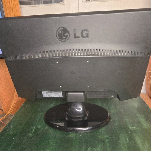 LG 21inch Monitor like new with VGA output