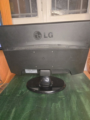 LG 21inch Monitor like new with VGA output