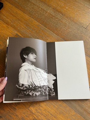 BTS Love Yourself Tear like new, version O with photocard and stand