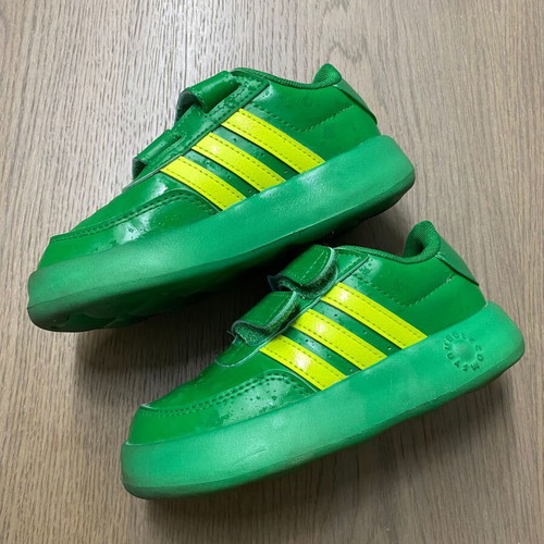 Adidas kids shoes size 27 like new, green