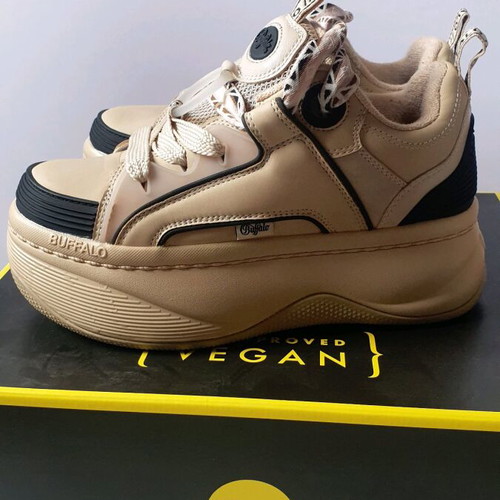 Buffalo sneaker cream/black like new, size 37