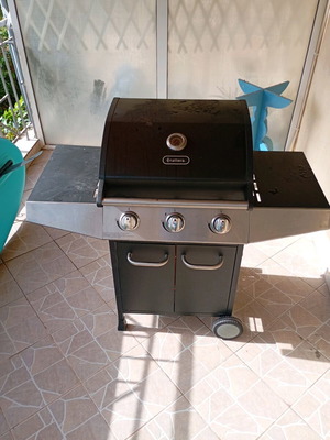 Bbq Nattera gas grill 3 burners used with side shelves