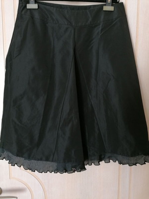 Φούστα ταφτάς καινούργια, μαύρη, μέγεθος XL με ασύμμετρο μήκος