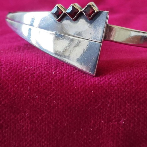 Silver cuff bracelet 925, like new, with three square garnets