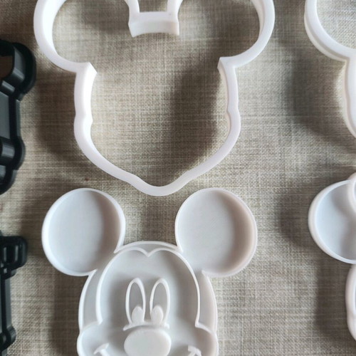 Mickey and Minnie cookie cutters new, set of 2