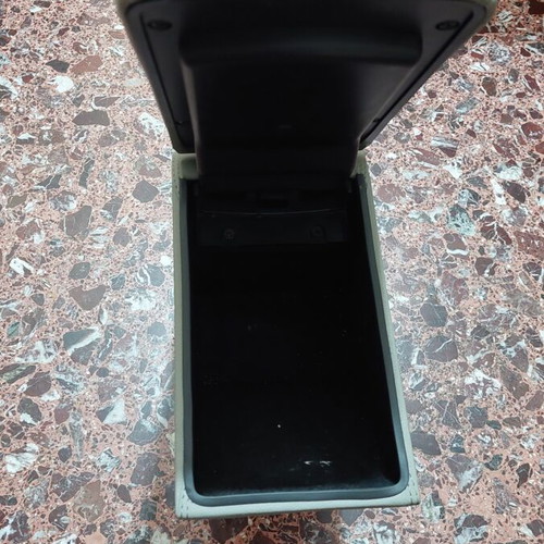 Universal car armrest with USB ports and 12V cigarette lighter sockets