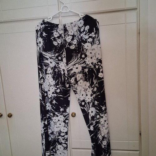 Black and white palazzo pants like new, sizes XL and XXL