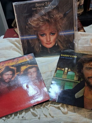 Bee Gees, Barry Gibb and Bonnie Tyler vinyl records like new, set of 3